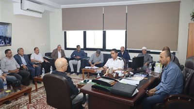 محافظة بني سويف تعقد اجتماعًا لتطوير الحركة المرورية حول مزلقانات السكة الحديد