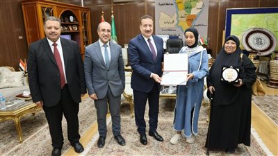  محافظ المنوفية يكرم 