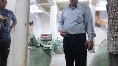 وكيل تموين دمياط يقود حملة مفاجئة ويضبط مخالفات جسيمة