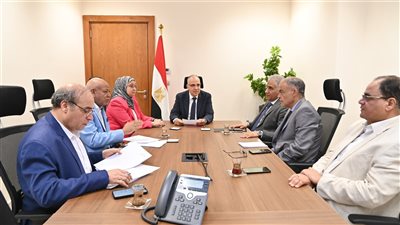 وزير الري: يعاين أحد المواقع على ترعة الكلابية لتحديد أعمال التطوير المطلوبة