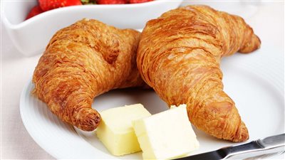 إرتفاع عالمي بأسعار الزبدة يهدد الكرواسون بالإختفاء 