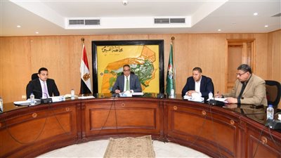 محافظ الفيوم يراجع مشروعات الخطة الاستثمارية للعام المالي الجديد