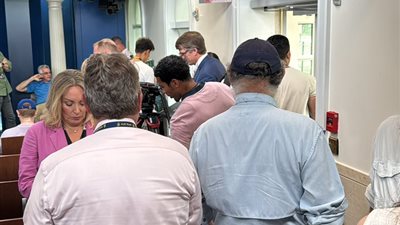 بسبب حادث أمني.. جهاز الخدمة السرية ينتشر حول البيت الأبيض ويجلي الصحفيين