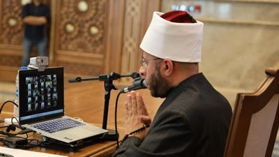 سياسة الثواب والعقاب.. وزير الأوقاف يجتمع بمديري المديريات الإقليمية عبر زووم