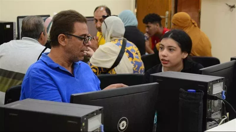 طلاب الدبلومات الفنية