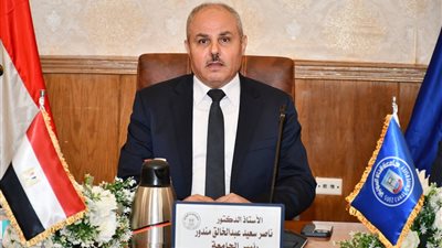 رئيس جامعة قناة السويس يشيد بقطاع خدمة المجتمع وتنمية البيئة