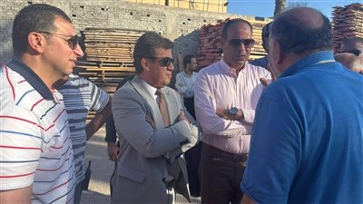 السكرتير العام يقود حملة موسعة لإزالة التعديات بطريق دمياط الجديدة