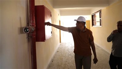 محافظ المنيا يُشكل لجنة لمراجعة اشتراطات السلامة والتأمين ضد الحرائق 