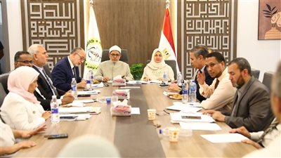 مجلس أمناء كلية العلوم الإسلامية والعربية للطلاب الوافدين يعقد اجتماعه الشهري