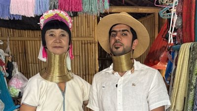 «النساء الزرافات».. مغامر إماراتي يروي تجربة استثنائية مع إحدى أغرب العادات 