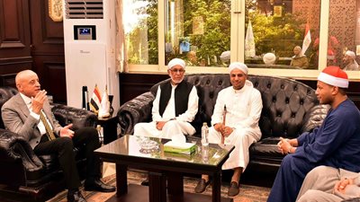 محافظ الأقصر يستقبل شيخ الطريقة الرضوانية ويشيد بدوره في نشر الفكر المستنير 