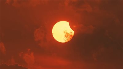 خسوف كلي نادر للقمر الدموي في سبتمبر 2025.. هل تشهده مصر؟