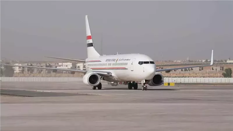 طائرة السوداني تحط