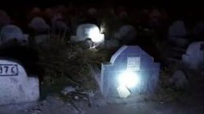 ما حكم الدفن ليلًا؟.. دار الإفتاء توضح الحكم والضوابط