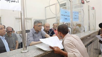 زيارات مفاجئة وتفتيش ميداني.. المسئولون في قلب المصالح الحكومية لضبط الأداء 