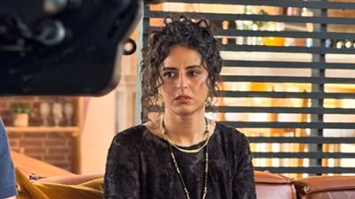 الفنانة نانسي هلال تروج لأحدث أعمالها 