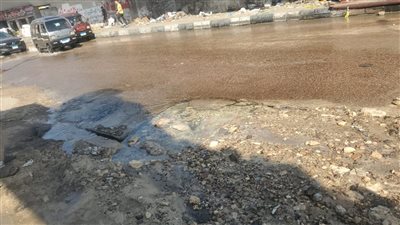 كسر ماسورة بالعجمي يتسبب في انقطاع مياه الشرب عن المصيفين 