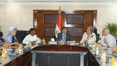 الزراعة تبحث مع وفد العاملين بالبنوك والتأمينات بجنوب افريقيا سبل التعاون