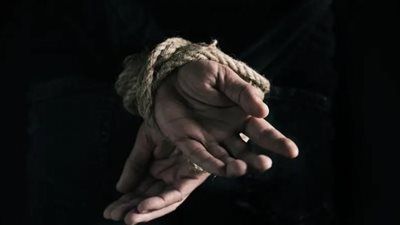 مصري بالسعودية يستغيث: الكفيل وأبناءه اعتدوا عليّ بالضرب والتهديد بالقتل