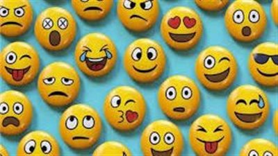 اليوم العالمي للإيموجي.. كيف تحوّلت الرموز التعبيرية إلى لغة عالمية؟
