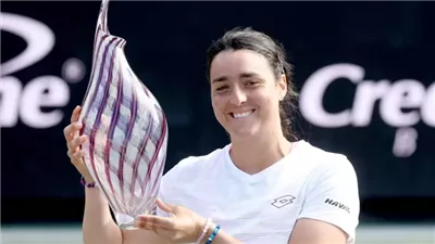 وزيرة السعادة «حزينة» .. أنس جابر تكشف أسباب الابتعاد عن الملاعب