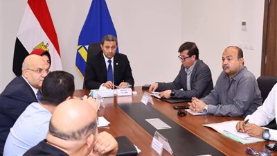 محافظ دمياط يبحث مستجدات ملف تقنين أراضى الدولة خلال اجتماع موسع