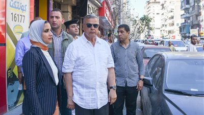 «محدش هيخرج النهاردة».. القصة الكاملة لاحتجاز رئيس حى العامرية ثان للموظفين  