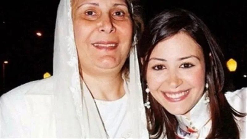 منة شلبي مع والدتها