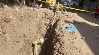 جار إصلاح انفجار خط غاز دشنا بعد كسرة نتيجة أعمال الصرف الصحي بقنا