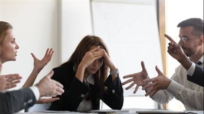 ردود ذكية على نقد المدير.. كيف تحافظ على حضورك بثبات واحترام؟