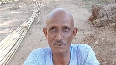 قناوي من ذوي الهمم يبدع في صناعة الأثاث المنزلي من سعف النخيل |صور وفيديو 