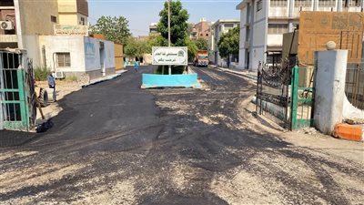 اليوم.. انطلاق أعمال رصف الطرق الداخلية لساحات مستشفي قنا العام|صور