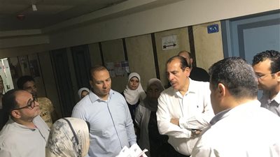 جزاءات للمقصرين ومكافآت للمتميزين.. نائب وزير الصحة يختتم جولته بعدة اجتماعات