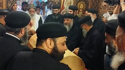 احتفالا بالنهضة الروحية.. الأنبا بيمن يترأس صلوات عشية اللابس الروح بقنا