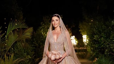 باللون الذهبي.. الإطلالة الثانية لزين قطامي في حفل زفافها على سيليو صعب