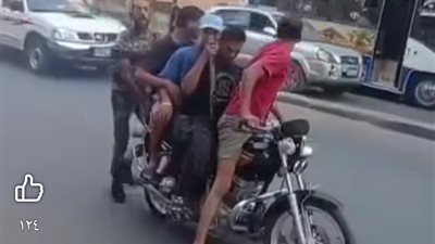 مشاجرة بالسنج أمام معهد الأورام بالقاهرة.. وسيدة توثق الواقعة 