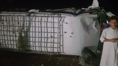 وفاة 4 أشخاص وإصابة 11 آخرين في تصادم تريلا مع ميكروباص بطريق سيوة