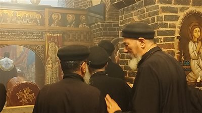 الأنبا بيمن يترأس قداس السبت من دير اللابس الروح في نقادة