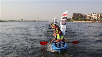 بقوارب الكاياك.. مياه الشرب بسوهاج توعي المواطنين بأهمية نظافة النيل