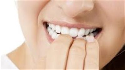 أسباب عادة قضم الأظافر.. هل ترتبط باضطرابات نفسية أو صحية؟  