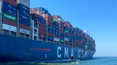 قناة السويس تشهد عبور سفينة الحاويات CMA CGM ZEPHYR ضمن قافلة الجنوب