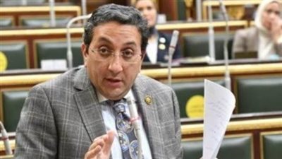 بعد إصابة عائلته بالتسمم.. سؤال من إيهاب رمزي للرقابة على المطاعم والأغذية