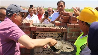 محافظ المنيا يضع حجر الأساس لمجمع مدارس سيلة الشرقية للتعليم الأساسي بمطاي
