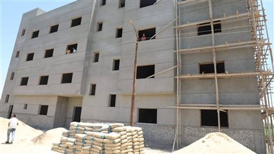 بنسبة تنفيذ 70%.. محافظ المنيا يتفقد أعمال إنشاء وحدة مرور مطاي