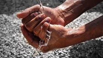 هل ينتقض وضوء الطبيب إذا مس عورة المريض أثناء الكشف؟