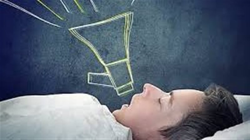 الكلام أثناء النوم..