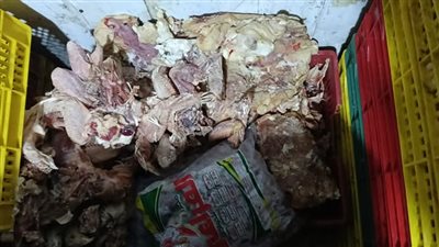 ضبط 220 كيلو هياكل فراخ و5000 كيلو بسطرمة غير صالحة بحملات ببنى سويف 