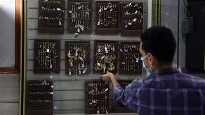  بـ 65 جنيهًا دفعة واحدة.. سعر الذهب يرتفع بمنتصف تعاملات اليوم الأحد