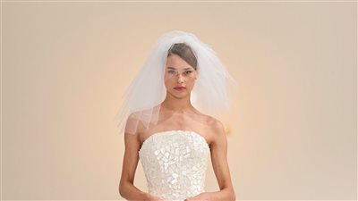 لعروس هذا الموسم.. أحدث صيحات فساتين الزفاف من أسبوع باريس للهوت كوتور 2026