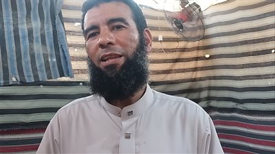 كسبوا الدنيا والآخرة.. محفظ قرآن يطلق مبادرة لتعليم الصغار القرآن بقنا